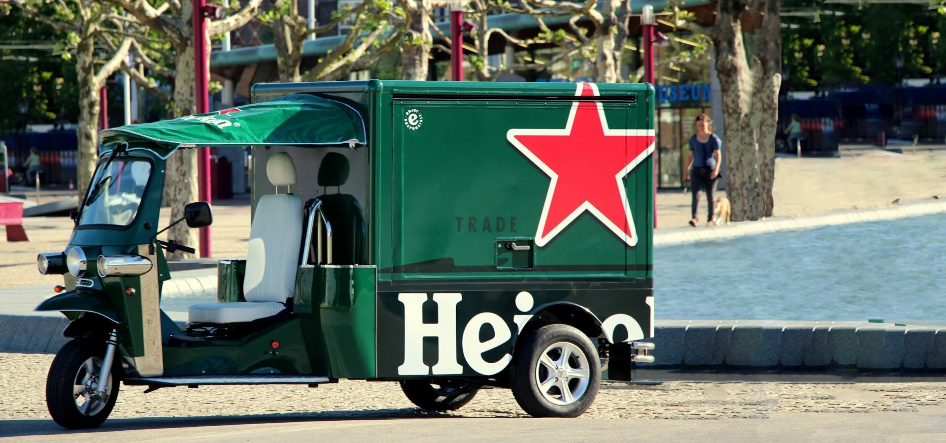 tuk-bg